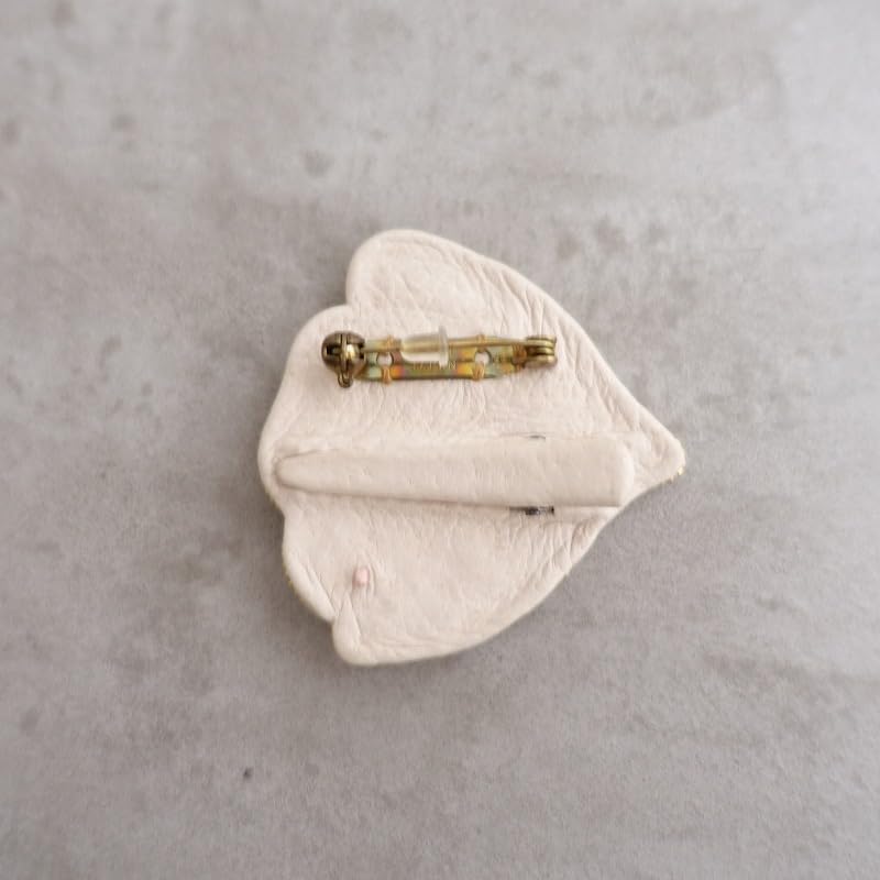 tamas タマス　ブローチ タマス tamas *Compact ブローチ small*ピンホワイトビーズ刺繍